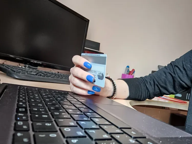 Использовать карту супруга можно только с разрешения владельца