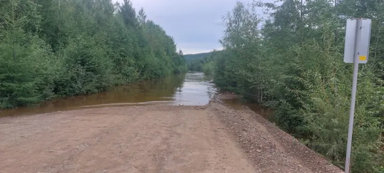 Проезд на залитых водой дорогах недоступен в двух районах Амурской области
