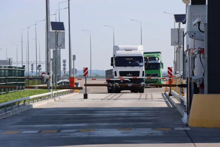 Платный проезд вводится на автомобильном российско-китайском мосту через Амур