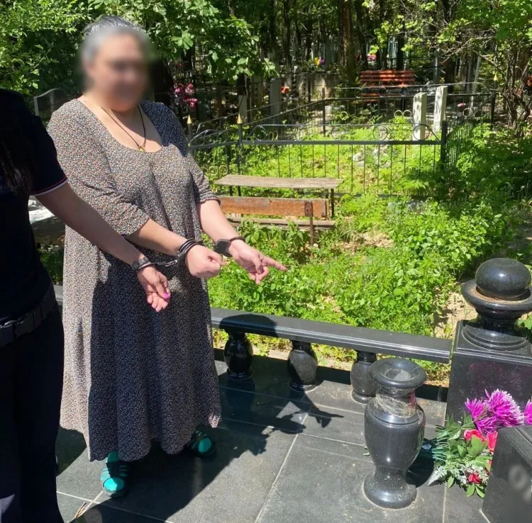 Схрон с героином на благовещенском кладбище устроила жительница Хабаровска