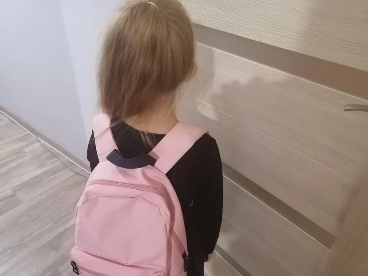 Портфели получили 225 первоклассников из подшефного Приамурью Амвросиевского района