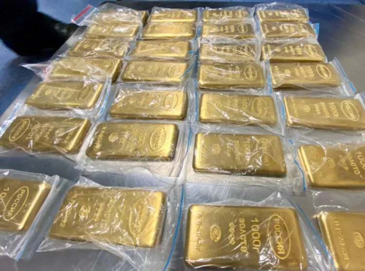Золотые слитки на 800 млн рублей пытались вывезти контрабандисты из России в Дубай