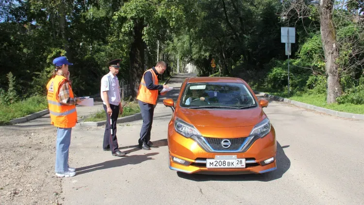 Амурским автомобилистам напомнили о правилах безопасного пересечения железнодорожных переездов