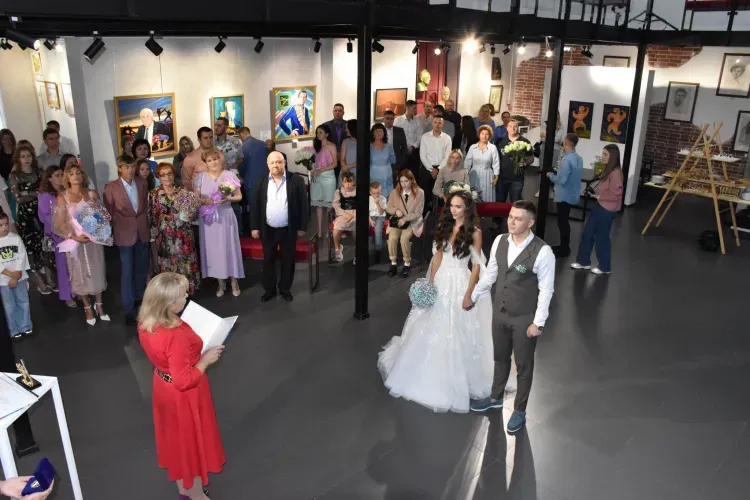 Церемония бракосочетания в галерее впервые прошла в Приамурье