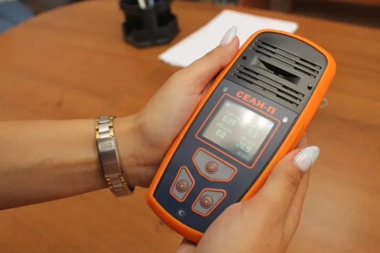 Приборы для безопасной работы в колодцах используют амурские коммунальщики 