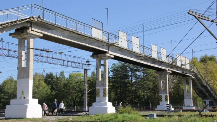 Предупреждающие граффити появились на пешеходных дорожках у станции Серышево ЗабЖД