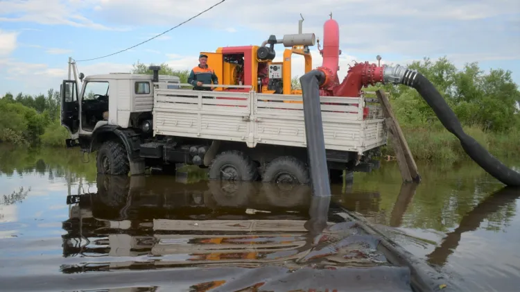 Запас насосов для откачивания паводковой воды пополнили в Приамурье