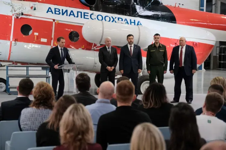 Два амурских губернатора договорились о передаче вертолетов Авиалесоохране