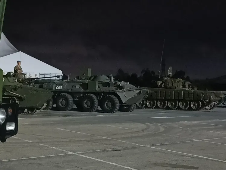 Мобилизованные учатся стрелять из автоматов и танков в Приморском крае