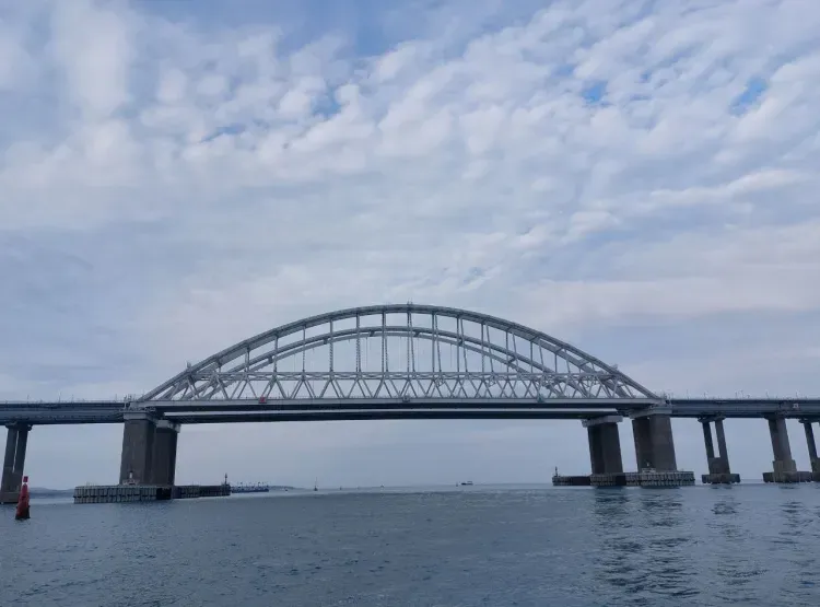 Пожар на Крымском мосту потушен