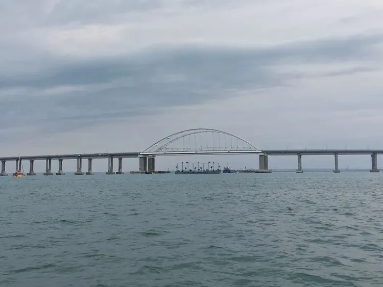 Три человека погибли при взрыве на Крымском мосту