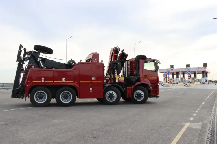 Эвакуатор вышел на дежурство на мосту между Китаем и Амурской областью