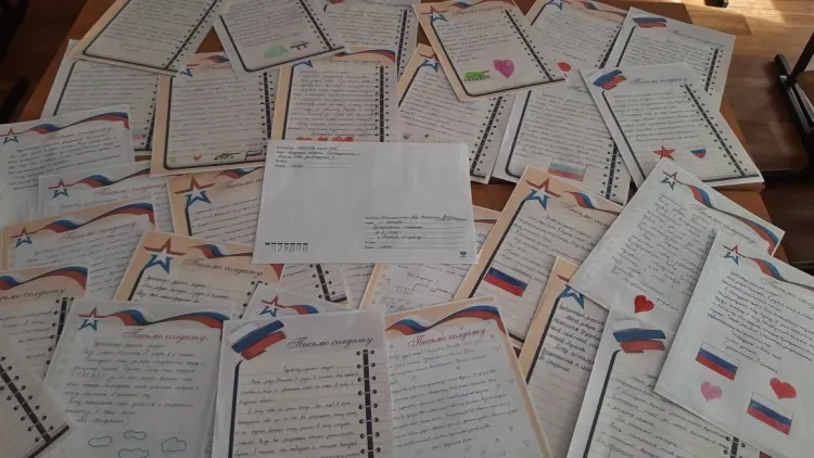 Тысячи писем участникам СВО написали школьники Амурской области