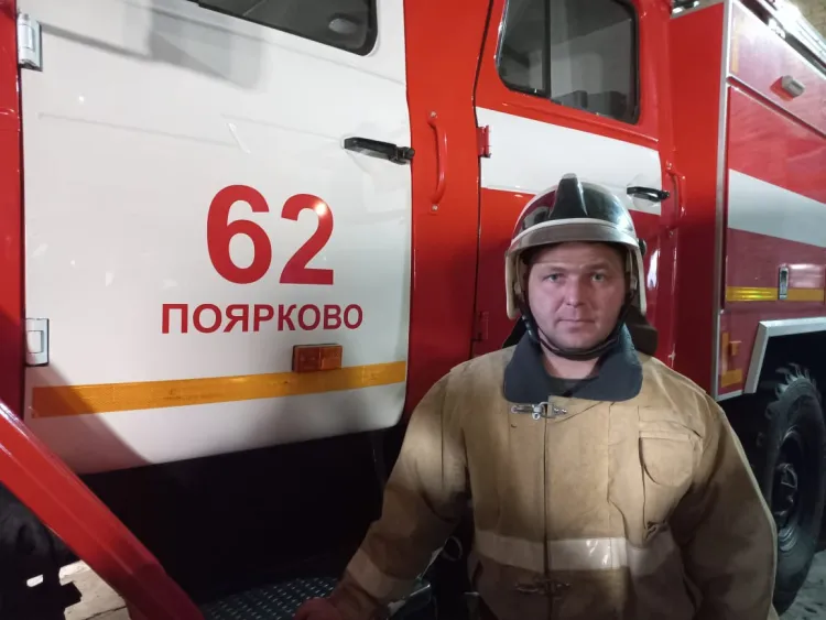 Пожарный вытащил себя и женщин из болота во время пала в Михайловском районе