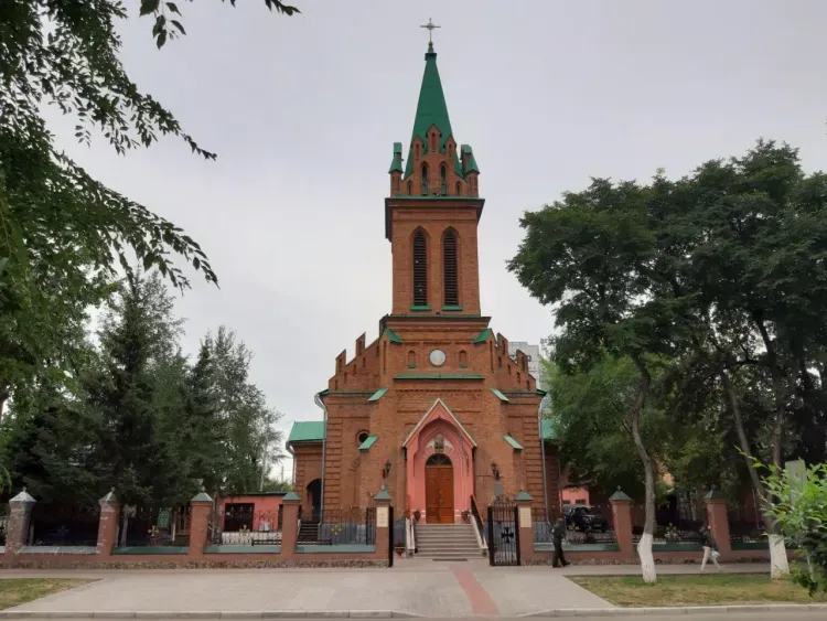 Скорбящая Божья Мать, Светец отмечается 6 ноября