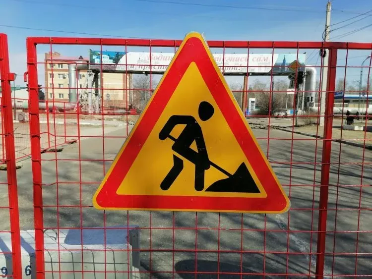 Бюджетную замену нашли тротуарной плитке на главной улице Тынды 