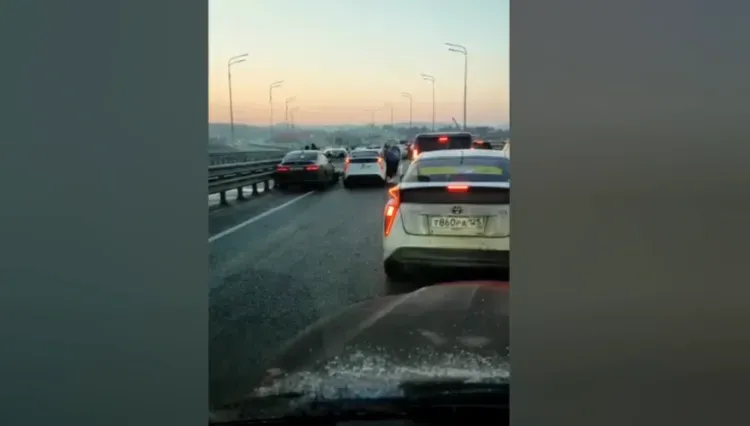 Массовое ДТП произошло на подмороженной после дождя трассе под Владивостоком 