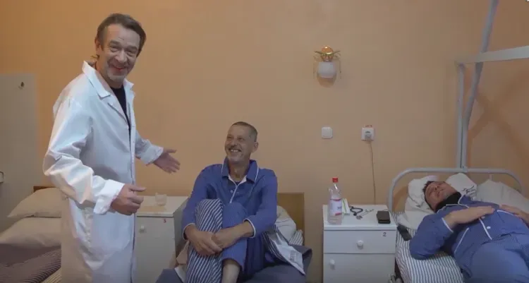 Звезда "Ликвидации" Машков навестил раненных в СВО бойцов в госпитале