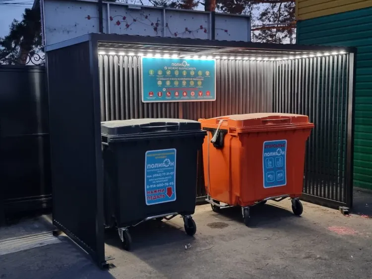 Евроконтейнеры на солнечных батареях установили во дворе Благовещенска