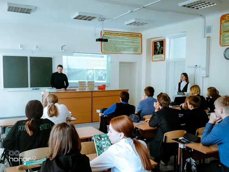 Науку делают популярной среди амурских школьников