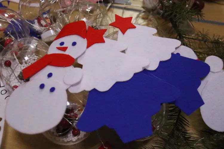 Игрушки в цвете триколор украсят "Елку желаний" в Сковородинском районе