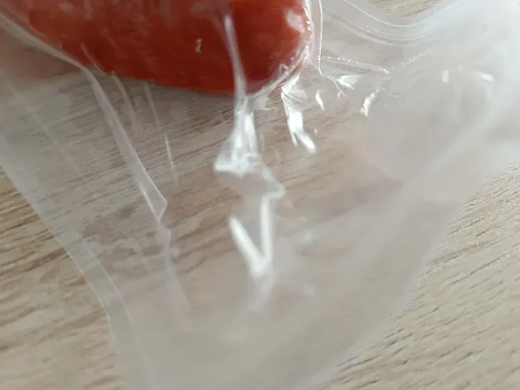 Съедобную упаковку, меняющую цвет при порче продукта, придумали ученые во Владивостоке