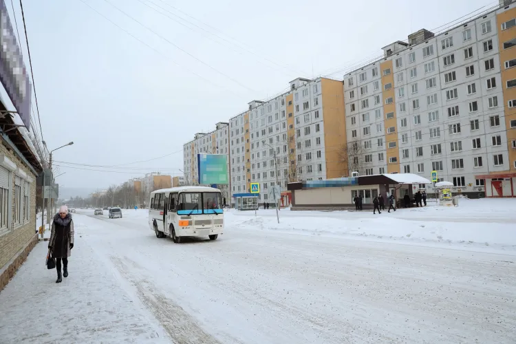 Улицу Красная Пресня в Тынде нужно отремонтировать к осени 2023 года, заявил Василий Орлов