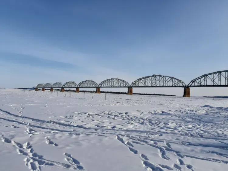 Днем по Амурской области 15 декабря переменная облачность, местами по востоку небольшой снег