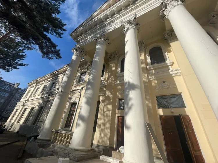 Реконструкция исторического здания АОДНТ продолжается в Благовещенске