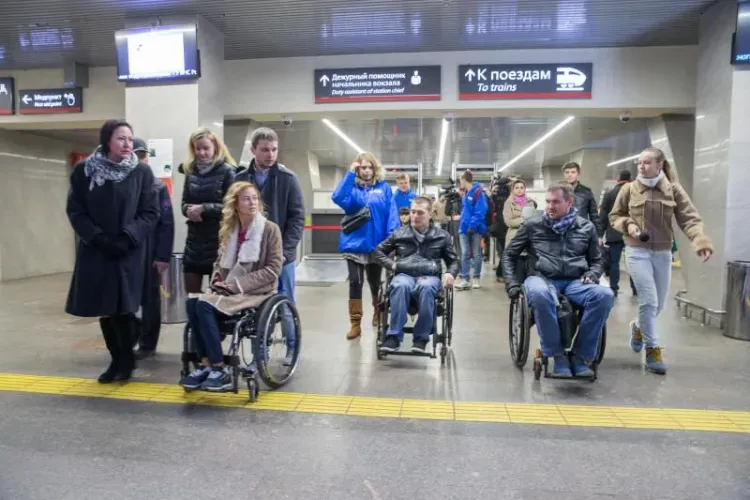 Более 3 тыс. маломобильных пассажиров получили специализированную помощь на вокзалах ЗабЖД с начала года
