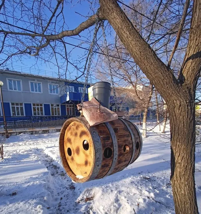 Килограмм сала подарили птицам Первомайского парка в Благовещенске