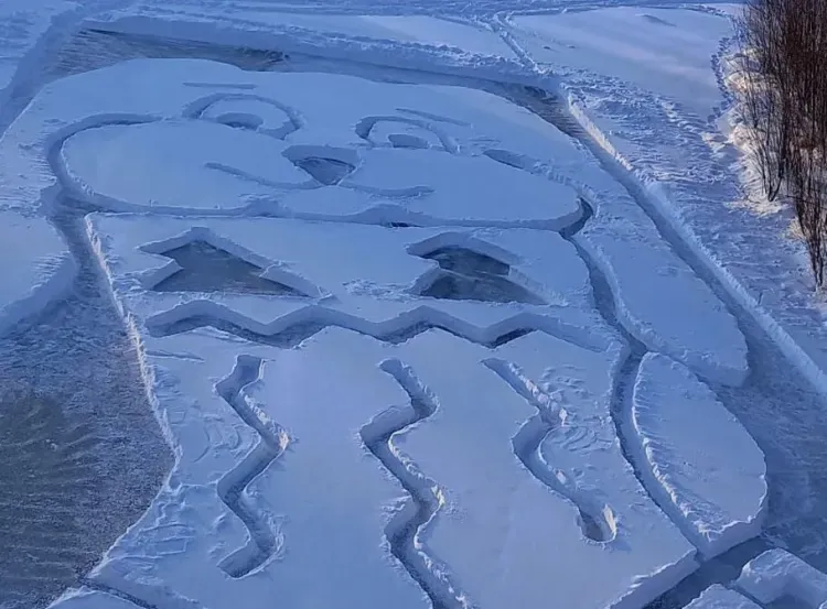 Ледовую открытку по детскому рисунку создали в Селемджинском районе