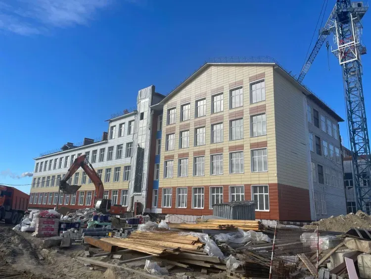 Школа на 1500 мест в Благовещенске готова на 70%