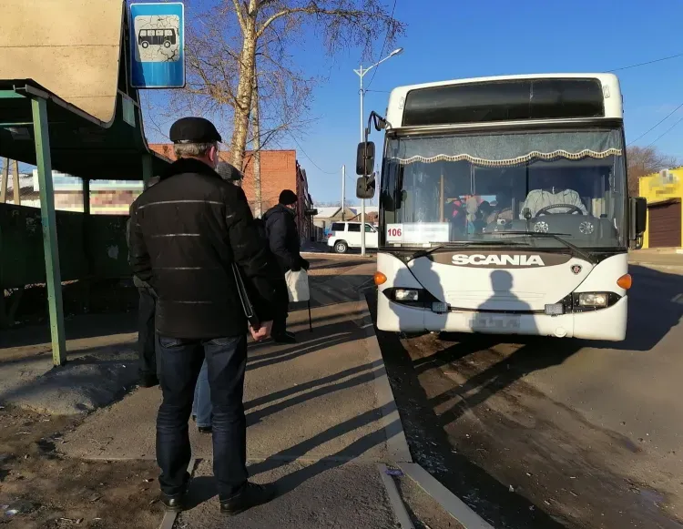 Автобус наехал на пенсионера, переходившего дорогу в Благовещенске