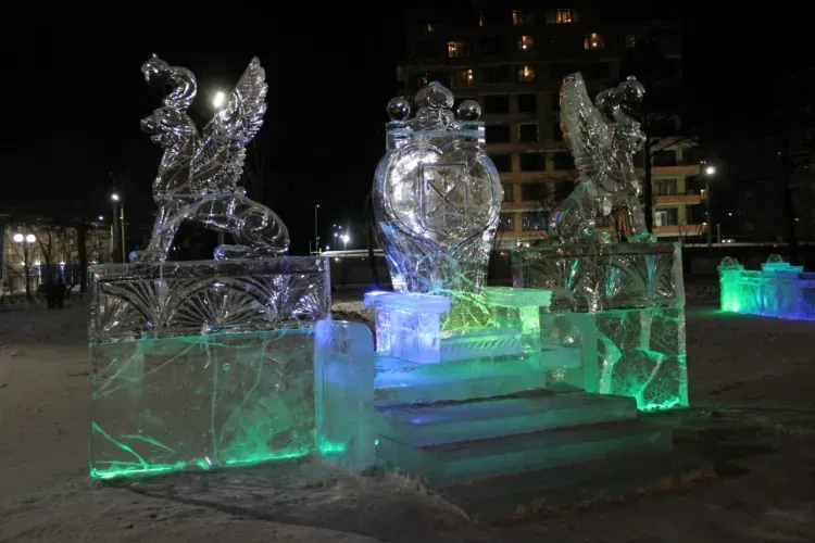 Ледовый городок в духе Петербурга открылся в Амурской области 