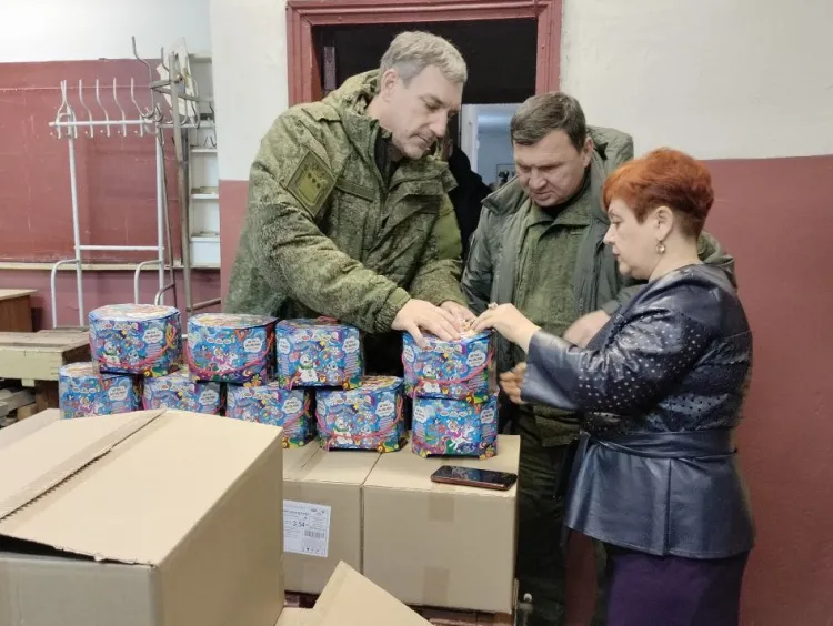 Новогодние подарки в Амвросиевский район ДНР передал губернатор Василий Орлов