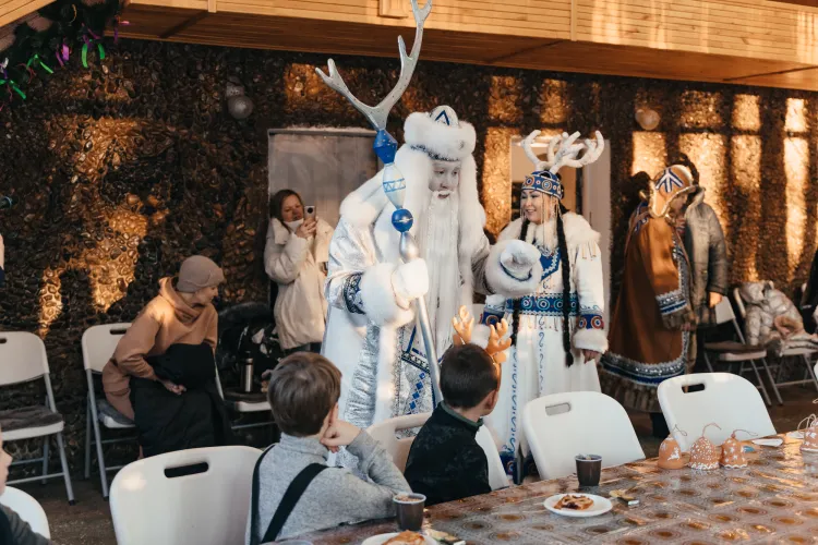 В гости к эвенкийскому Деду Морозу приезжают жители Амурской области