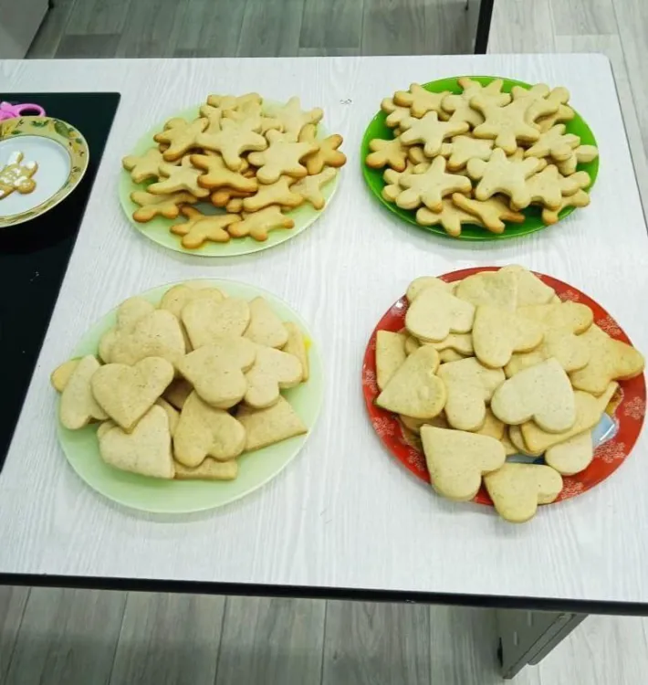 Рождественские пряники разных форм приготовили дети в Тынде