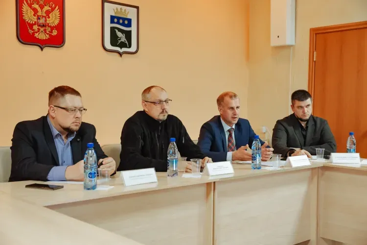 Новый проект строительства дамбы представили жителям Владимировки