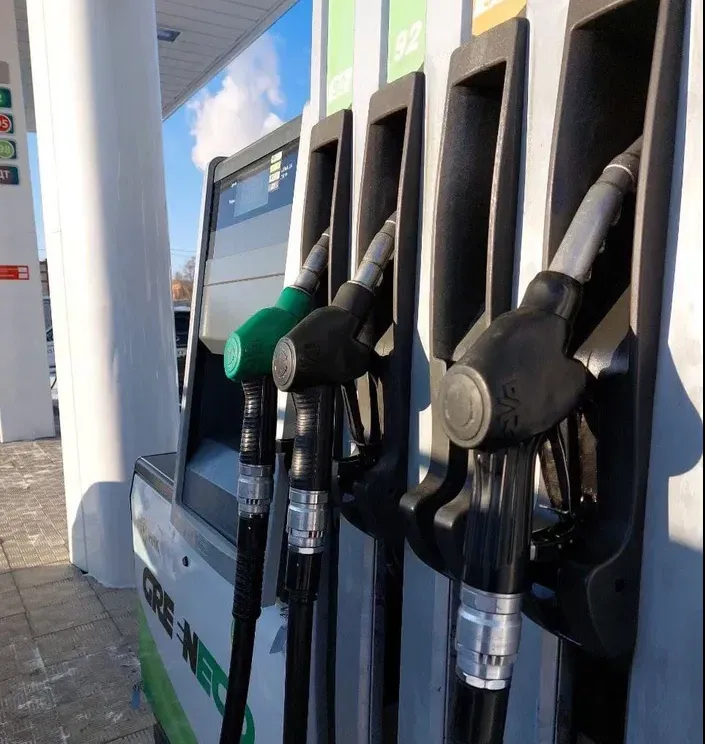 Цены на бензин в России после 5 февраля спрогнозировал экономист