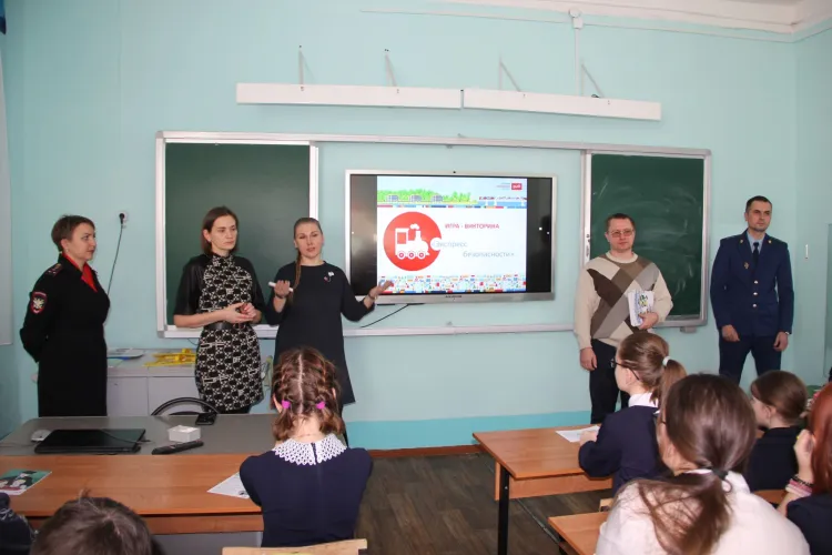 Железнодорожники напомнили школьникам о правилах безопасности в зоне движения поездов