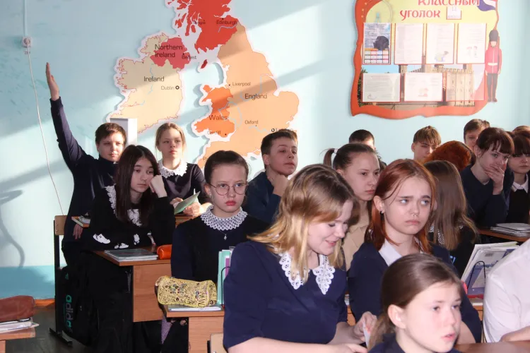 Железнодорожники напомнили школьникам о правилах безопасности в зоне движения поездов