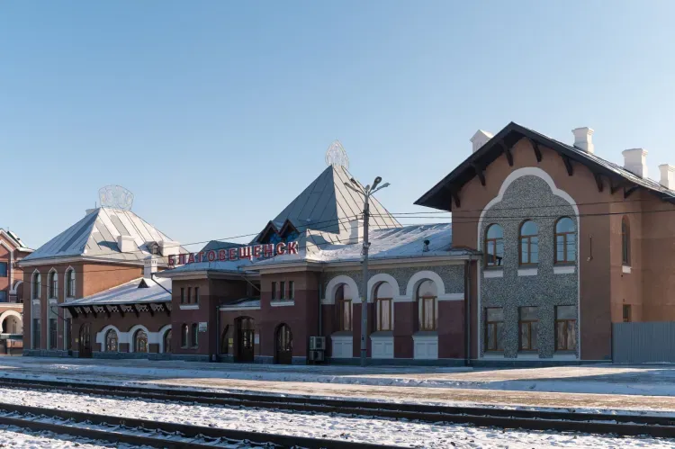 Пассажиры ЗабЖД в период весенних каникул смогут приобрести билеты на беспересадочные вагоны поезда сообщением Владивосток-Благовещенск 