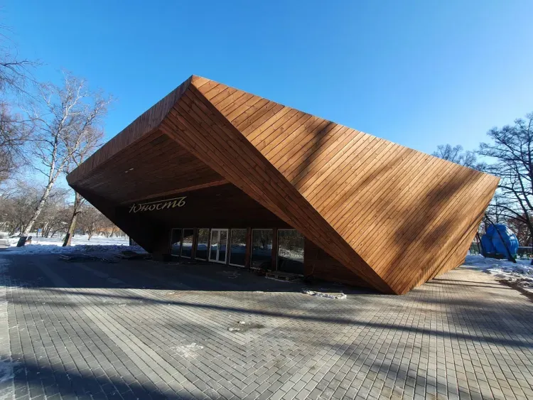 Доски для обшивки новых объектов использовали в Первомайском парке Благовещенска