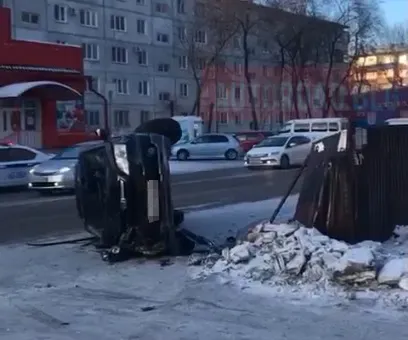Три автомобиля попали в жесткое ДТП в Благовещенске