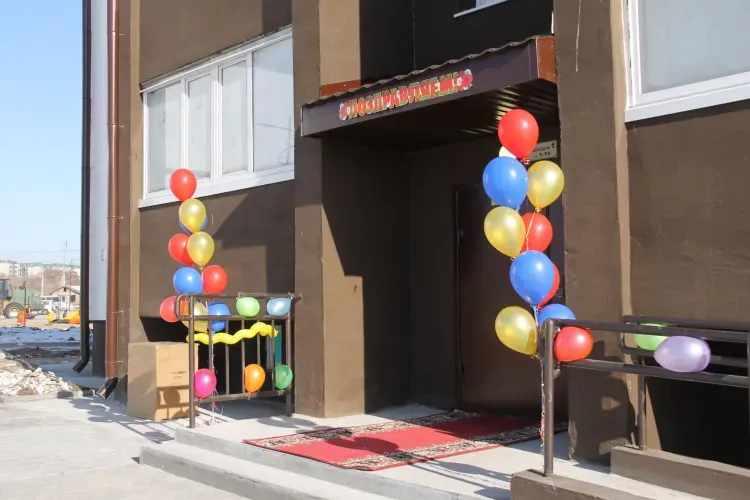 Ключи от новых квартир вручили переселенцам в Амурской области