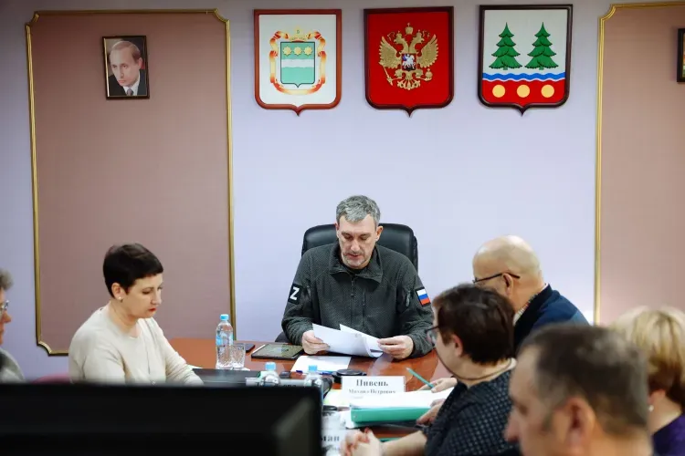 Василий Орлов оценил работу с семьями участников СВО из Мазановского района