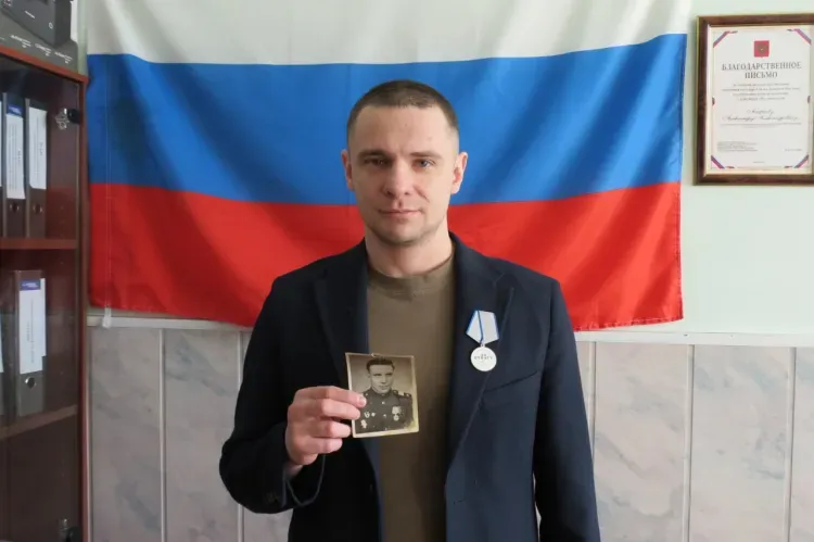 Медаль "За отвагу" получил врач из Приамурья, спасший бойцов в зоне СВО 