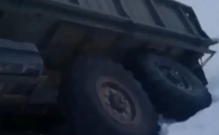 Грузовик с дровами частично провалился под лед в Амурской области