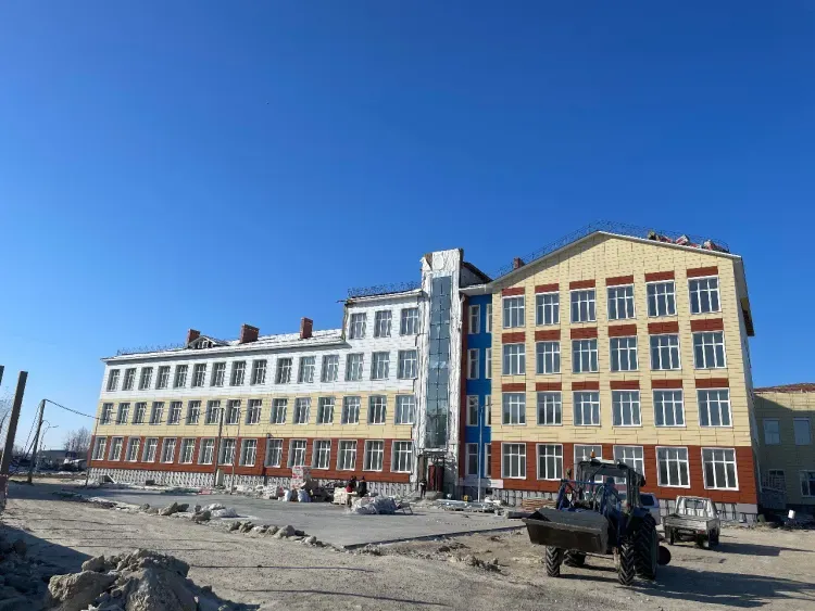 Самую большую школу Амурской области готовятся сдать в мае